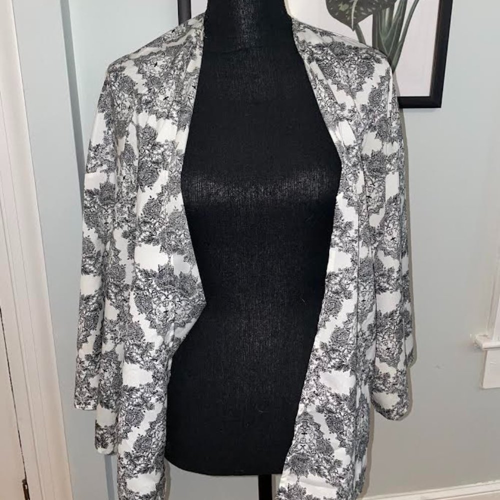 Blue Rain Black & White patterned cardigan size small